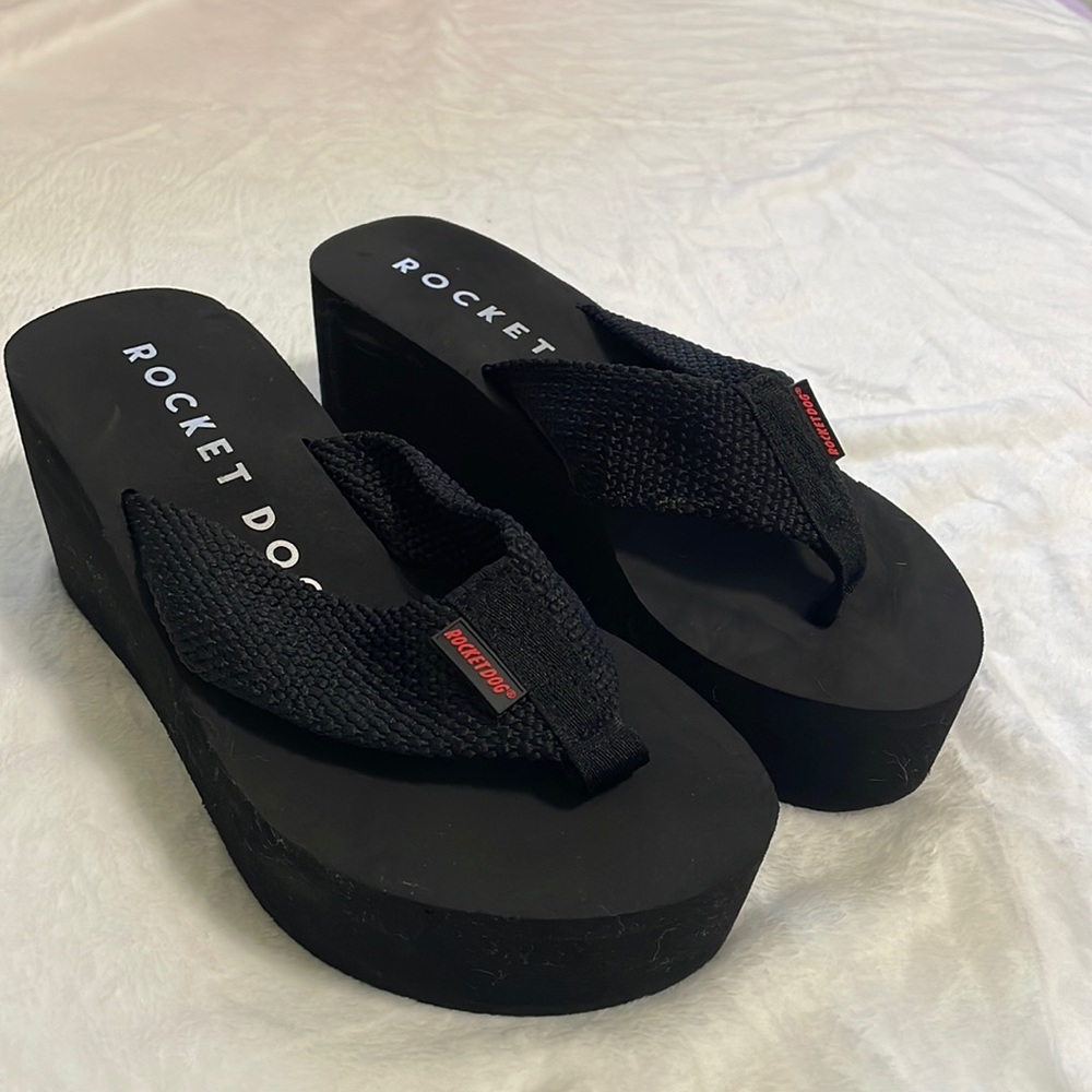 Rocket Dog platform sandals/flip flops NWOT